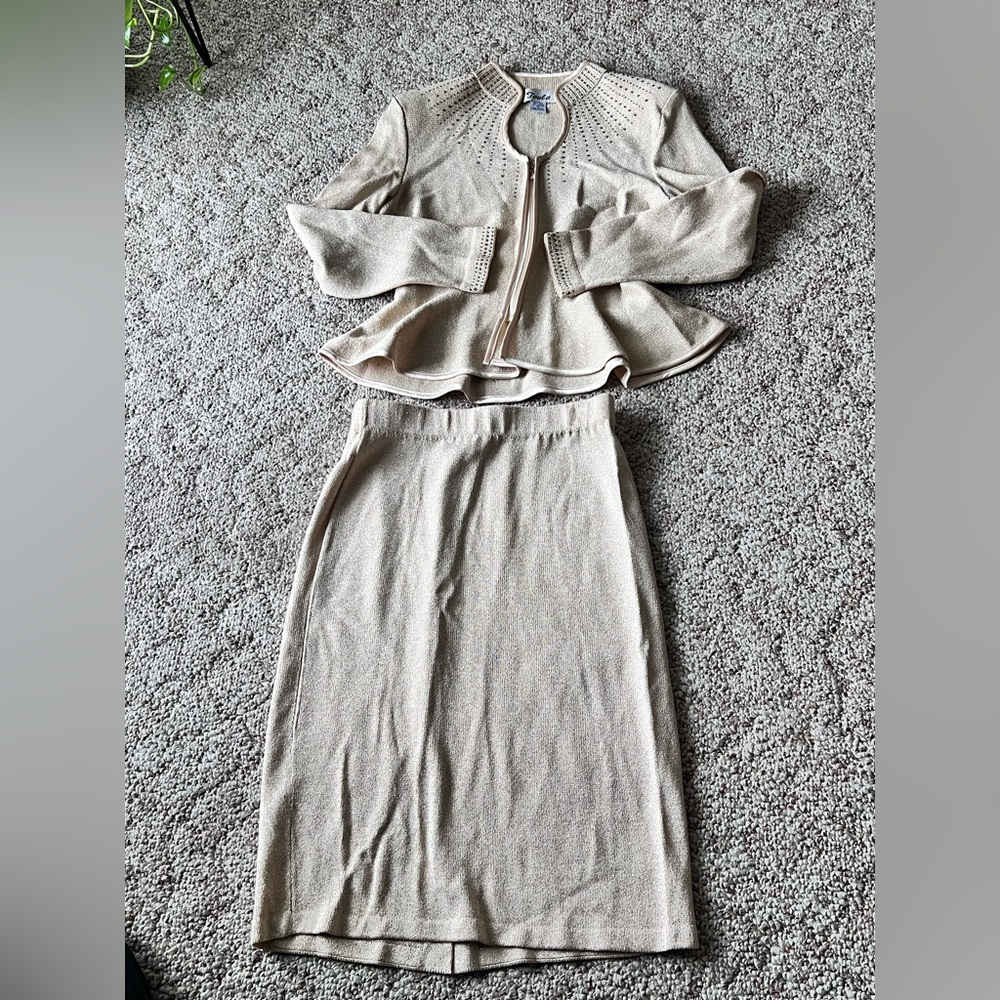 VTG Gold Knitted Rhinestone Toula Vintage 2pc Wool Blend Skirt Suit - 10